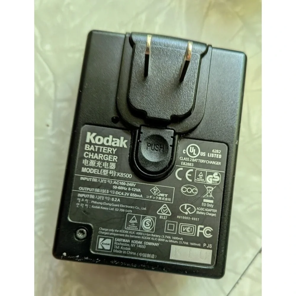Kodak EasyShare Z612 Digital Camera 6.1MP  12x Optical Zoom Rechargable Battery